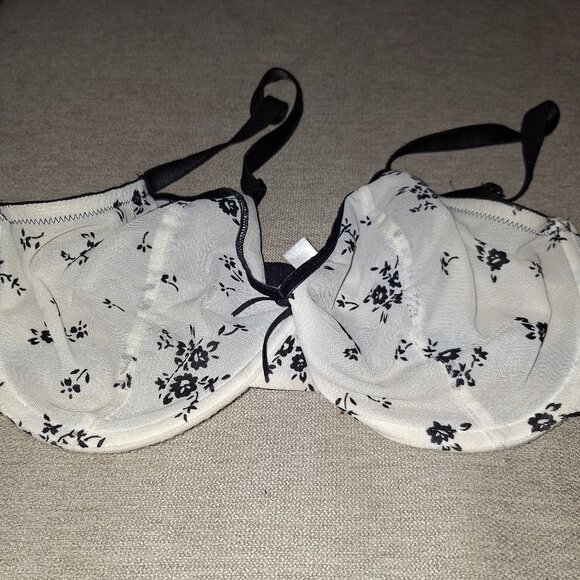 Bra - Picture 1 of 4